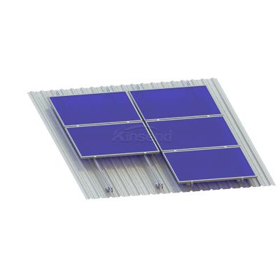 Sistema di montaggio su tetto trapezoidale universale