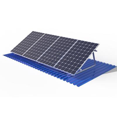 Sistema di montaggio con staffa triangolare da tetto in metallo