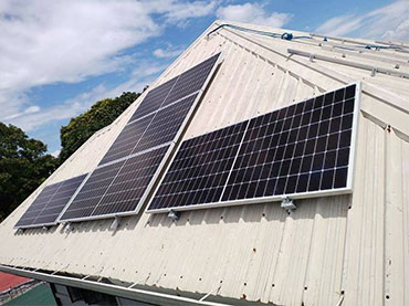 Sistema universale di montaggio su tetto in metallo trapezoidale, Filippine